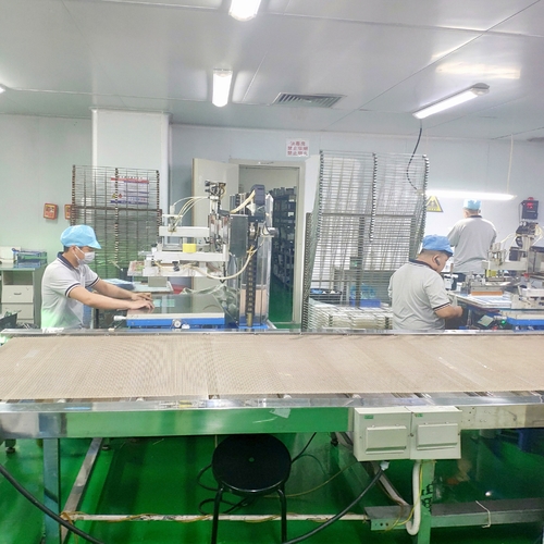 Półautomatyczna sitodrukarka w Lunfeng Technology