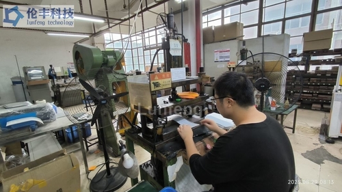 Nakładki Graficzne firmy Shenzhen Lunfeng Technology: Chroń, Prowadź i Markuj Swoje Urządzenia Czym są Nakładki Graficzne?